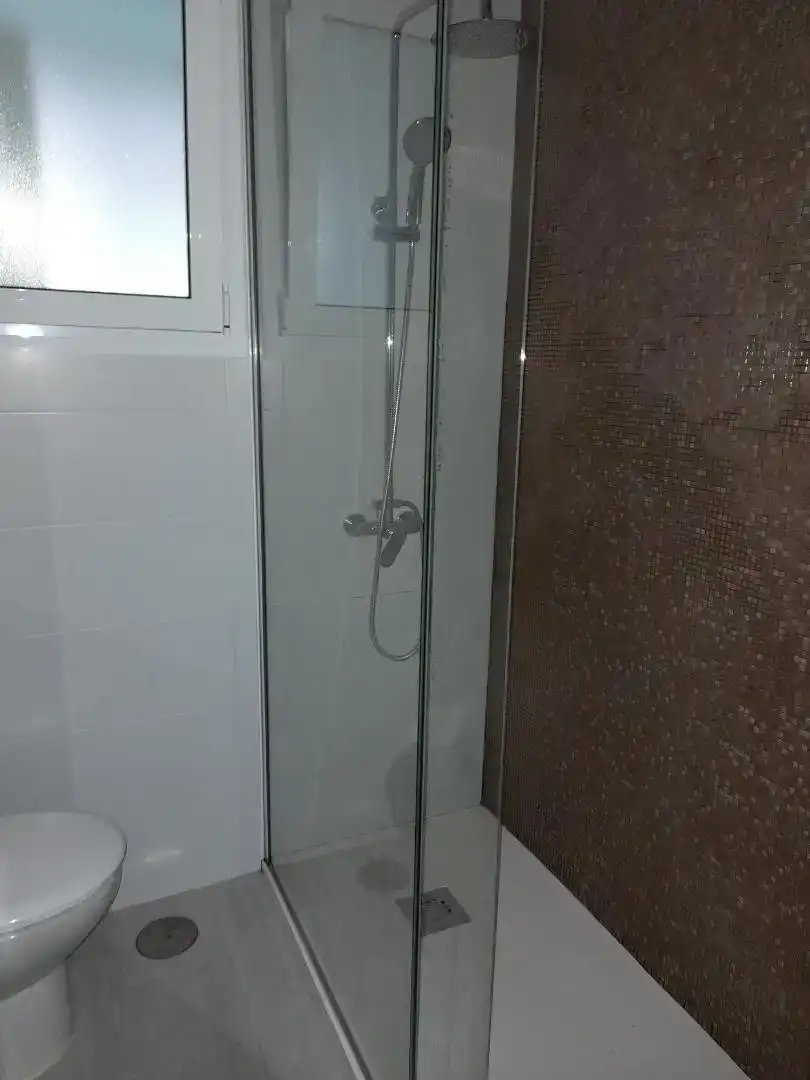 Bany de Pis en venda en Setenil de las Bodegas amb Aire condicionat