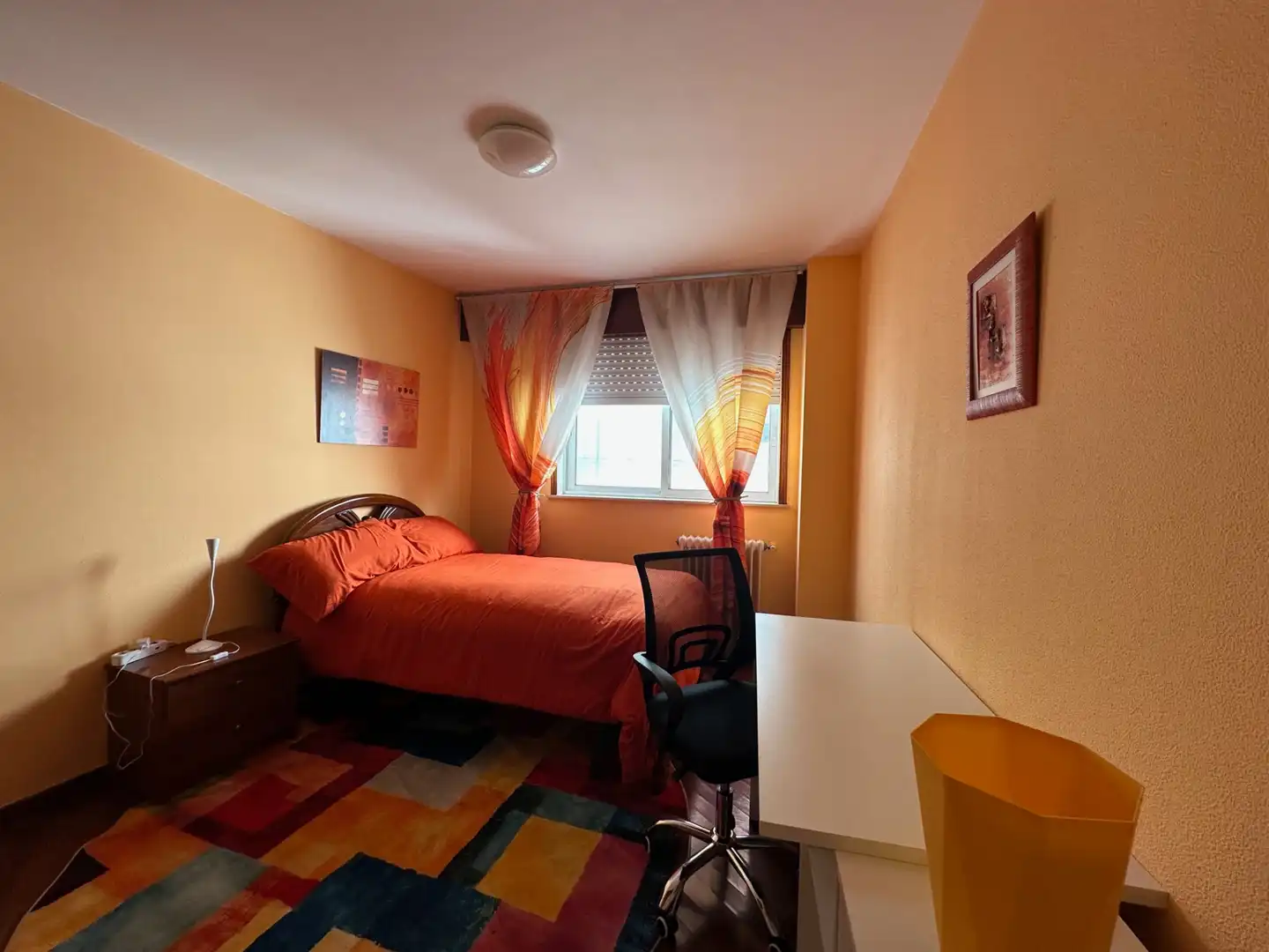 Bedroom of Flat for rent in Santiago de Compostela   with Heating, Parquet flooring and Furnished