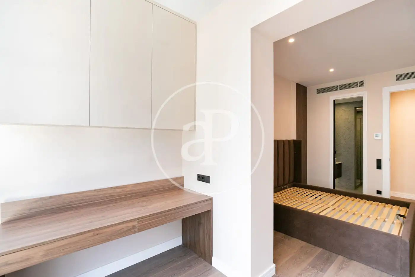 Flat for sale in Barcelona  with Air Conditioner, Heating and Balcony