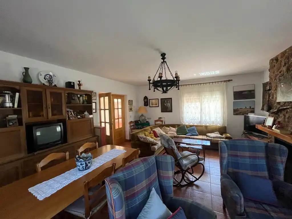 Sala de estar de Finca rústica en venta en Vianos con Calefacción, Jardín privado y Trastero