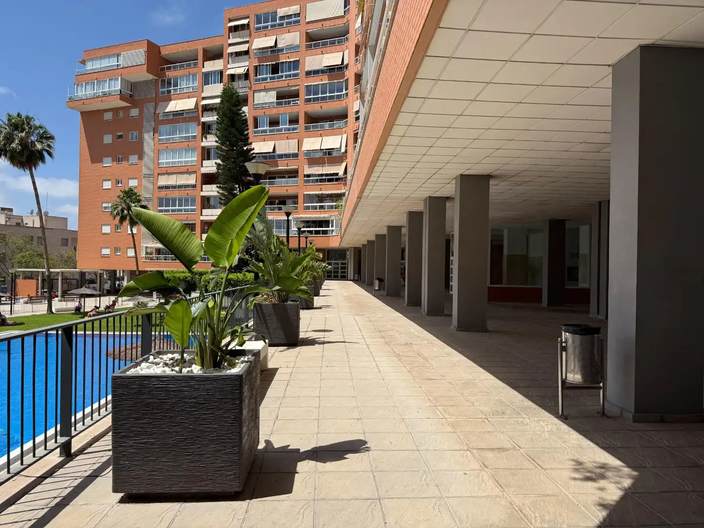 Vista exterior de Ático en venta en Alicante / Alacant con Aire acondicionado, Terraza y Piscina comunitaria