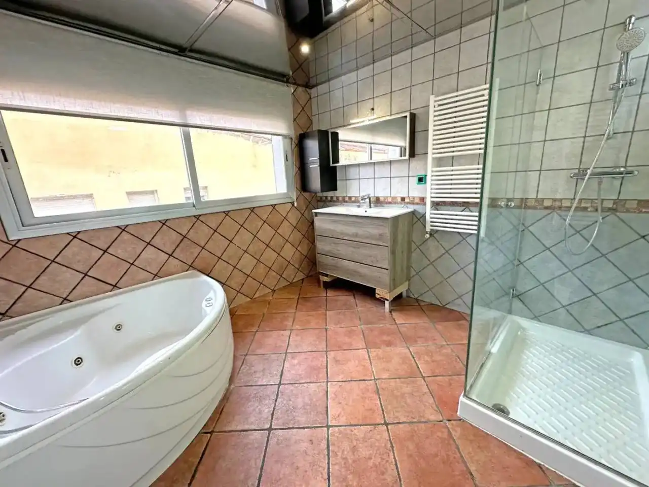 Bany de Dúplex en venda en Terrassa amb Calefacció, Terrassa i Moblat