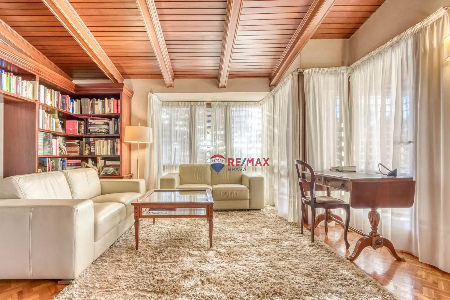 Sala d'estar de Casa o xalet en venda en Roses amb Aire condicionat, Jardí privat i Terrassa