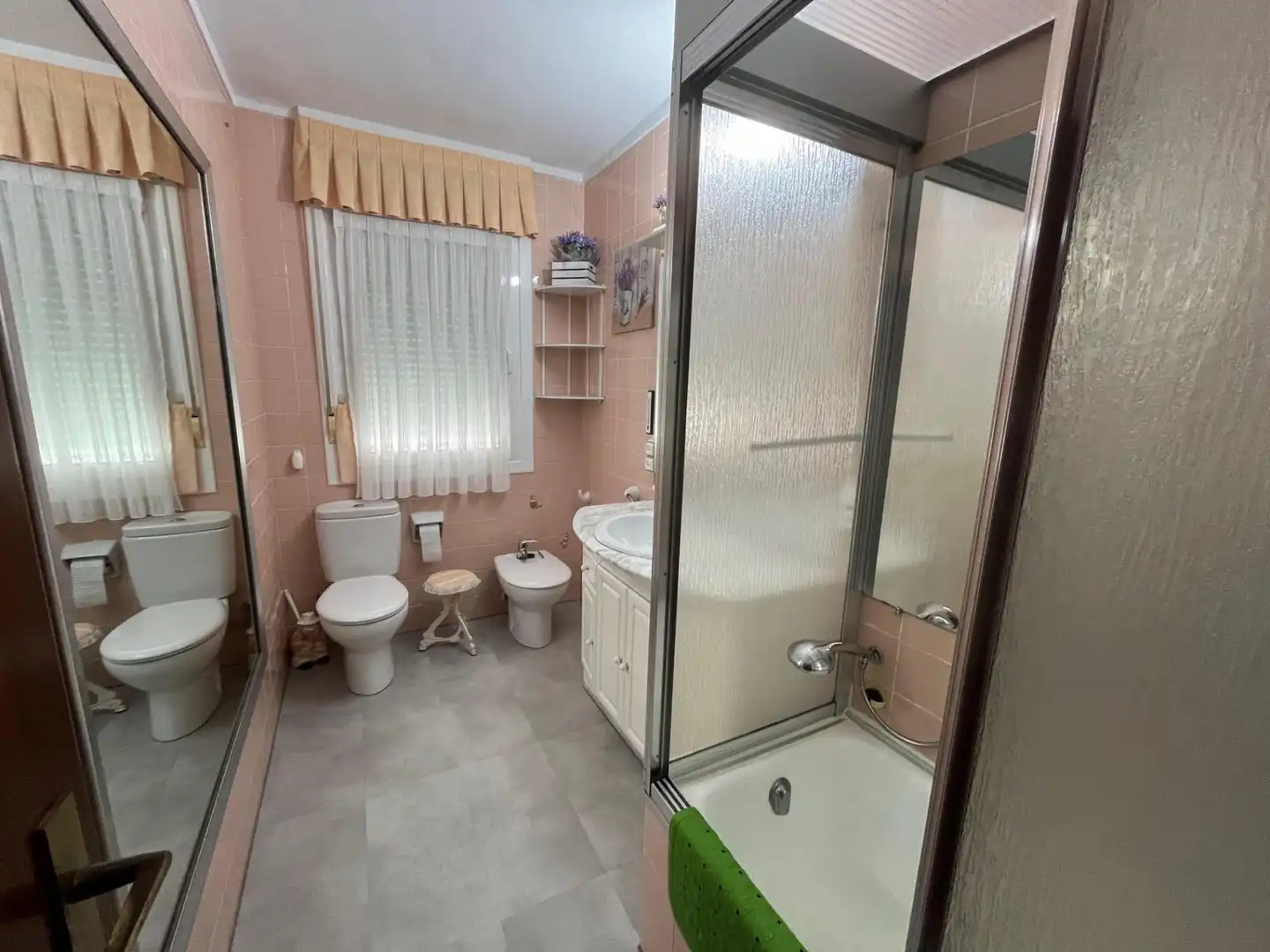 Baño de Piso en venta en Colindres con Calefacción, Terraza y Amueblado