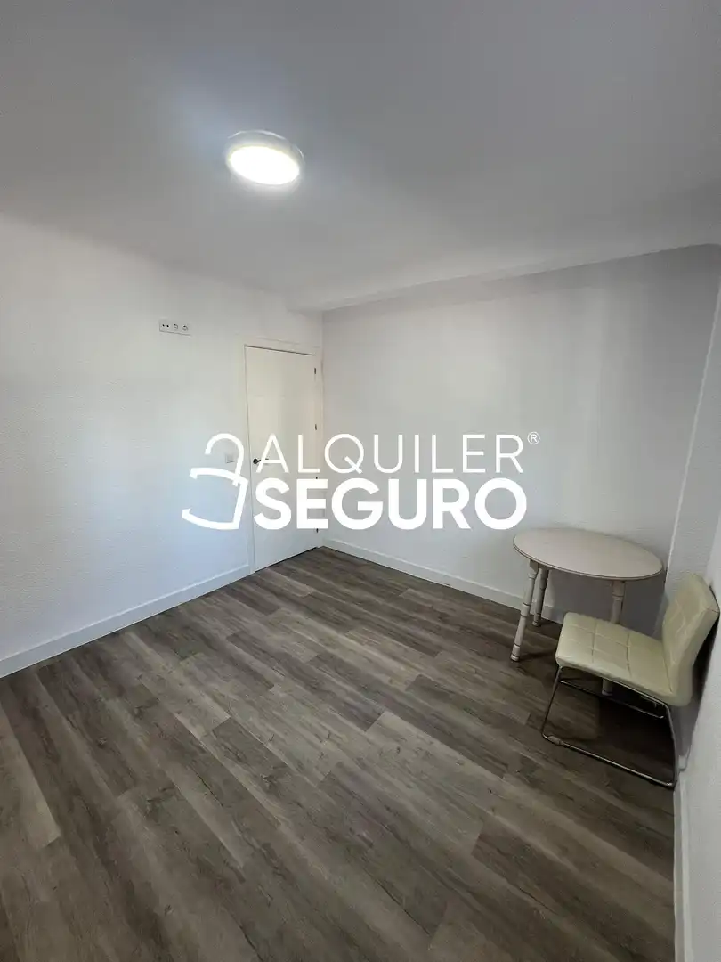 Bedroom of Flat for rent in Madrid  with Air Conditioner, Heating and Terrace