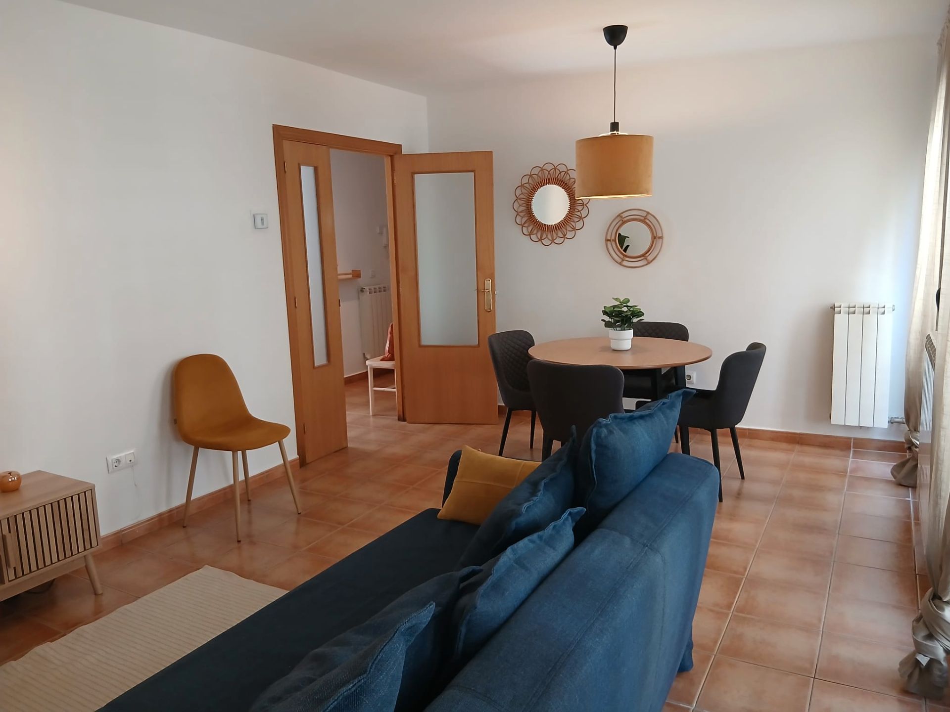 Sala d'estar de Pis en venda en Sabiñánigo amb Calefacció, Terrassa i Traster