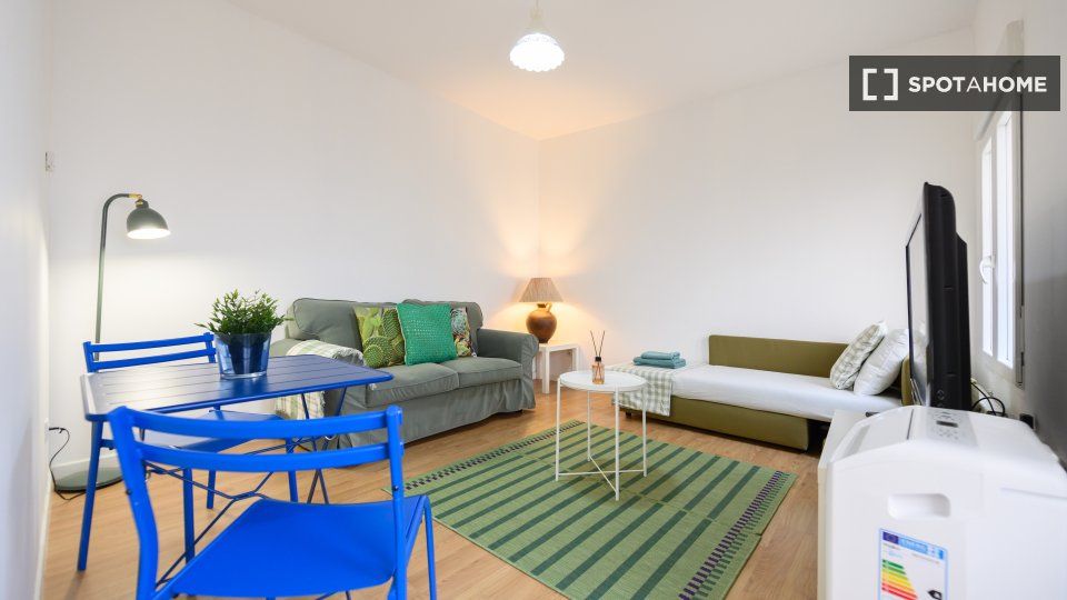 Sala de estar de Piso de alquiler en  Madrid Capital con Aire acondicionado, Calefacción y Amueblado
