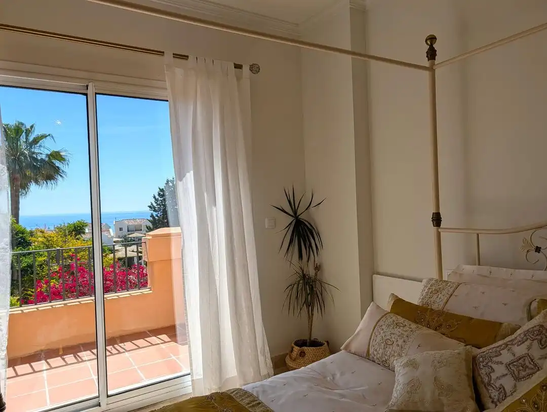 Habitación de Casa o chalet en venta en La Alcaidesa con Aire acondicionado, Calefacción y Jardín privado