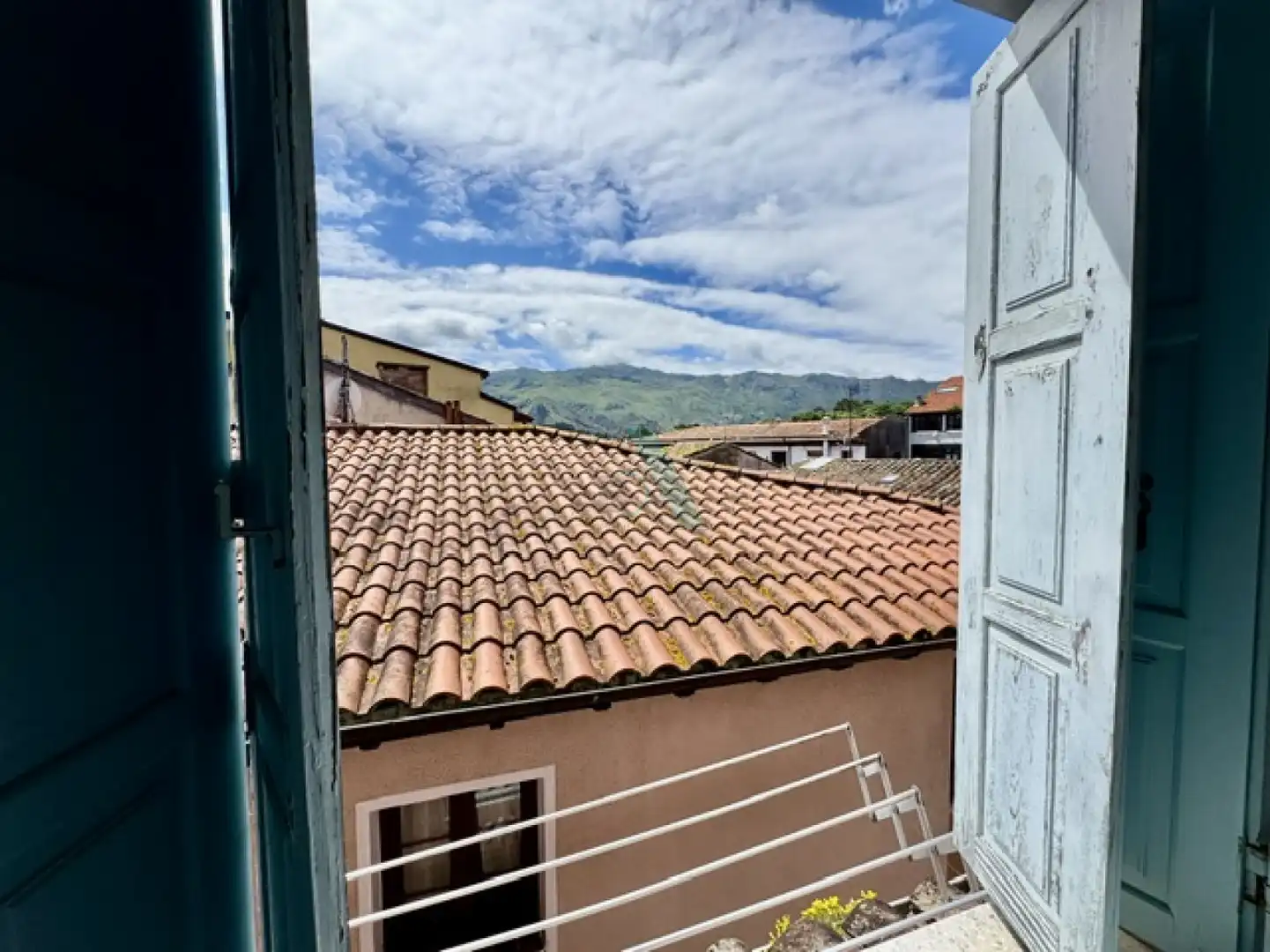 Vista exterior de Pis en venda en Llanes amb Calefacció