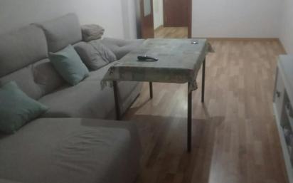 Sala d'estar de Pis de lloguer en Montequinto amb Aire condicionat, Terrassa i Balcó