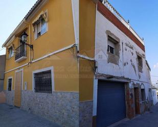 Vista exterior de Casa adosada en venda en Sax amb Calefacció, Terrassa i Piscina