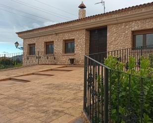 Vista exterior de Casa o xalet en venda en Villena amb Traster i Piscina