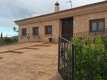 Vista exterior de Casa o xalet en venda en Villena amb Traster i Piscina