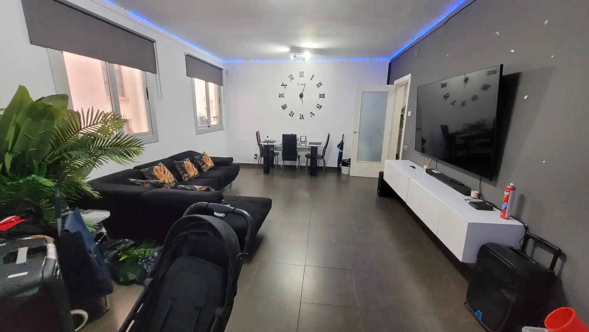 Living room of Flat for sale in Barcelona  with Air Conditioner and Oven