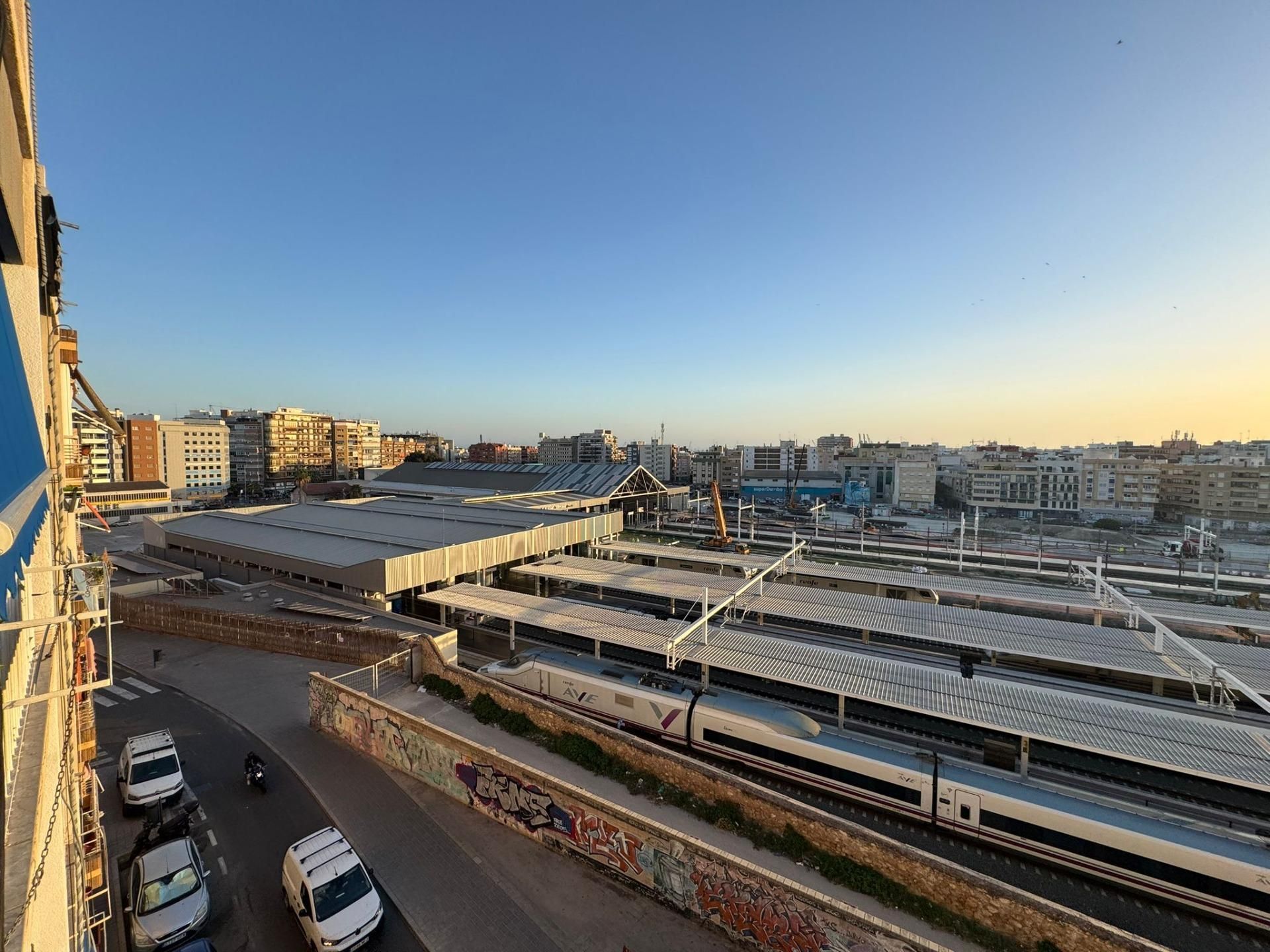Vista exterior de Pis en venda en Alicante / Alacant amb Aire condicionat, Terrassa i Balcó