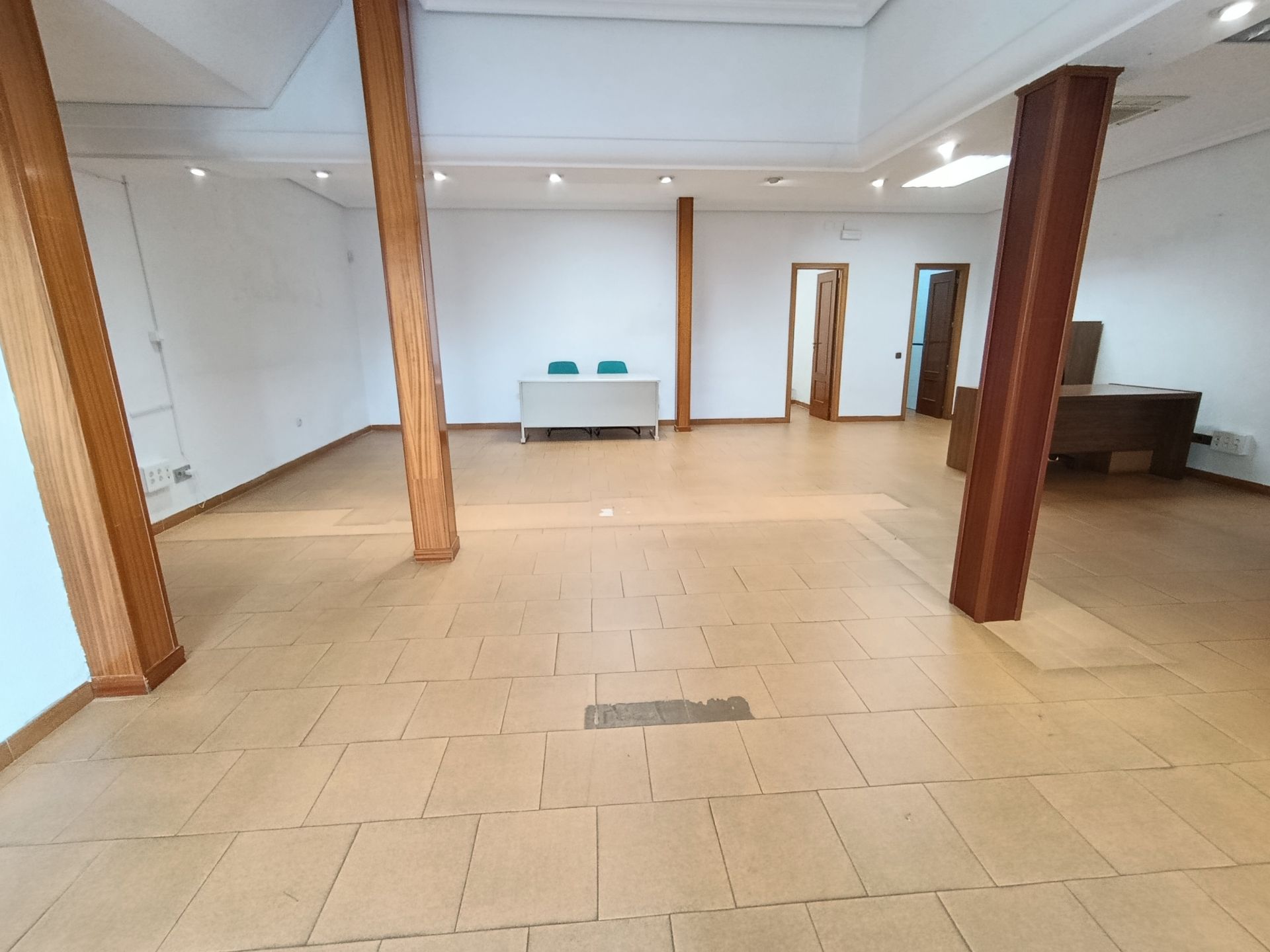 Premises to rent in Yuncos  with Air Conditioner and Internet