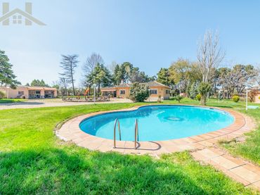 Casa rústica amb piscina en venda a Camino de Matagallegos