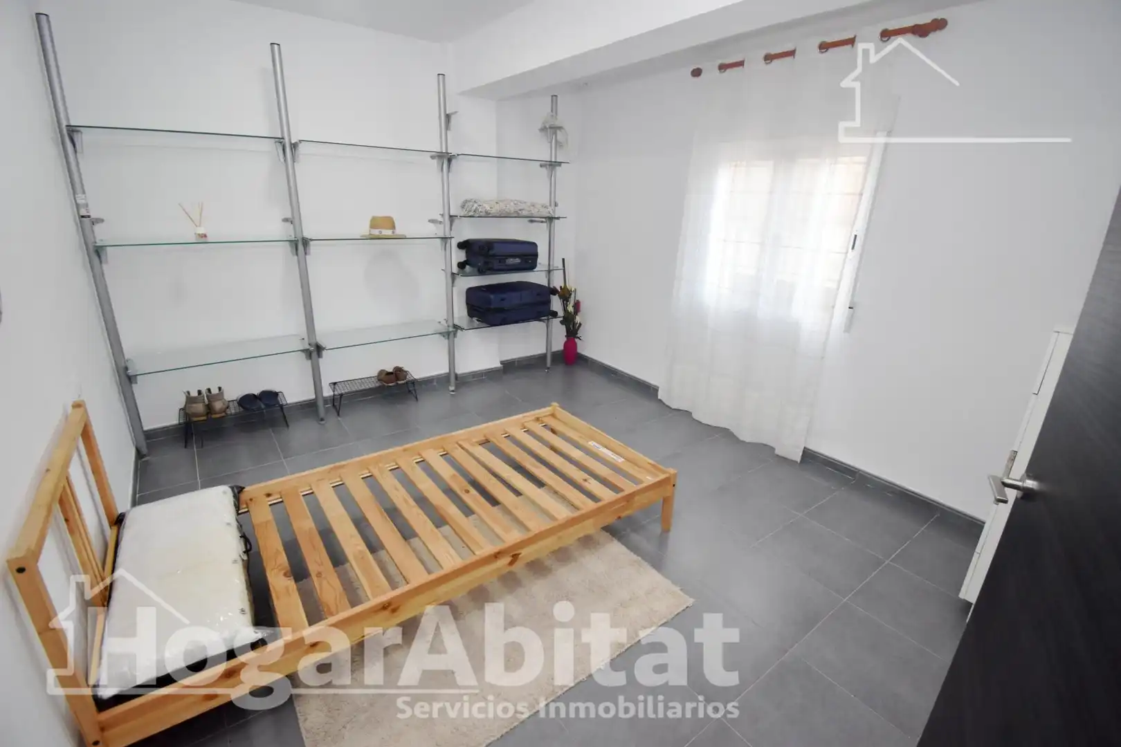 Habitación de Piso en venta en Castellón de la Plana / Castelló de la Plana con Calefacción, Terraza y Amueblado