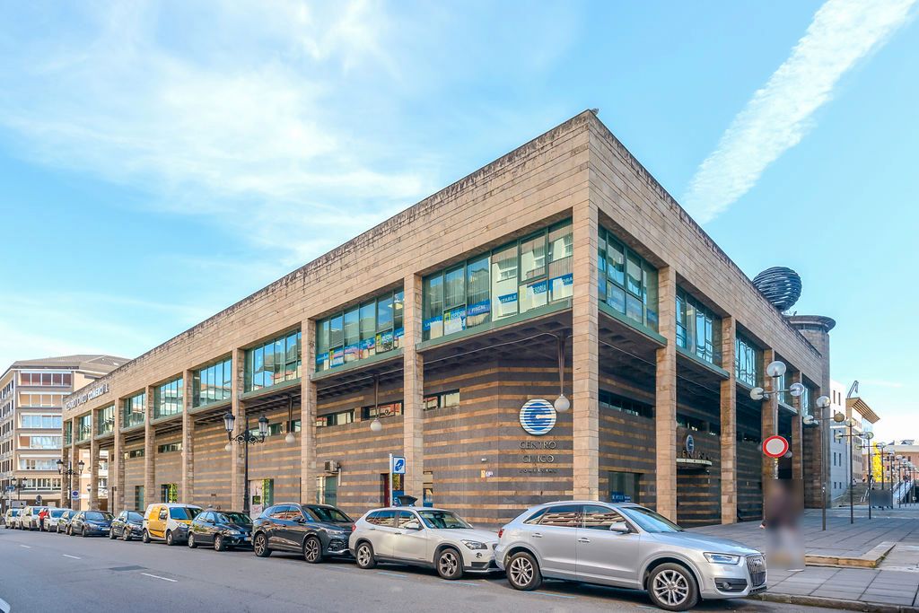 Vista exterior de Local en venda en Oviedo 