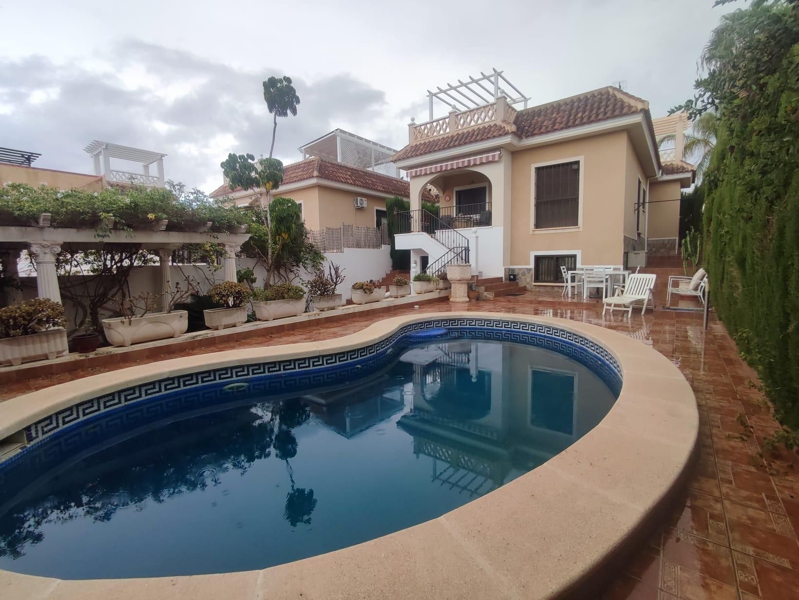 Swimming pool of House or chalet for sale in Guardamar del Segura  with Air Conditioner, Heating and Private garden