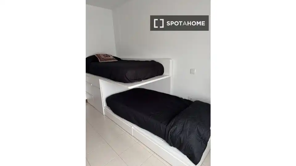 Dormitori de Apartament per a compartir en Santander amb Aire condicionat, Terrassa i Moblat