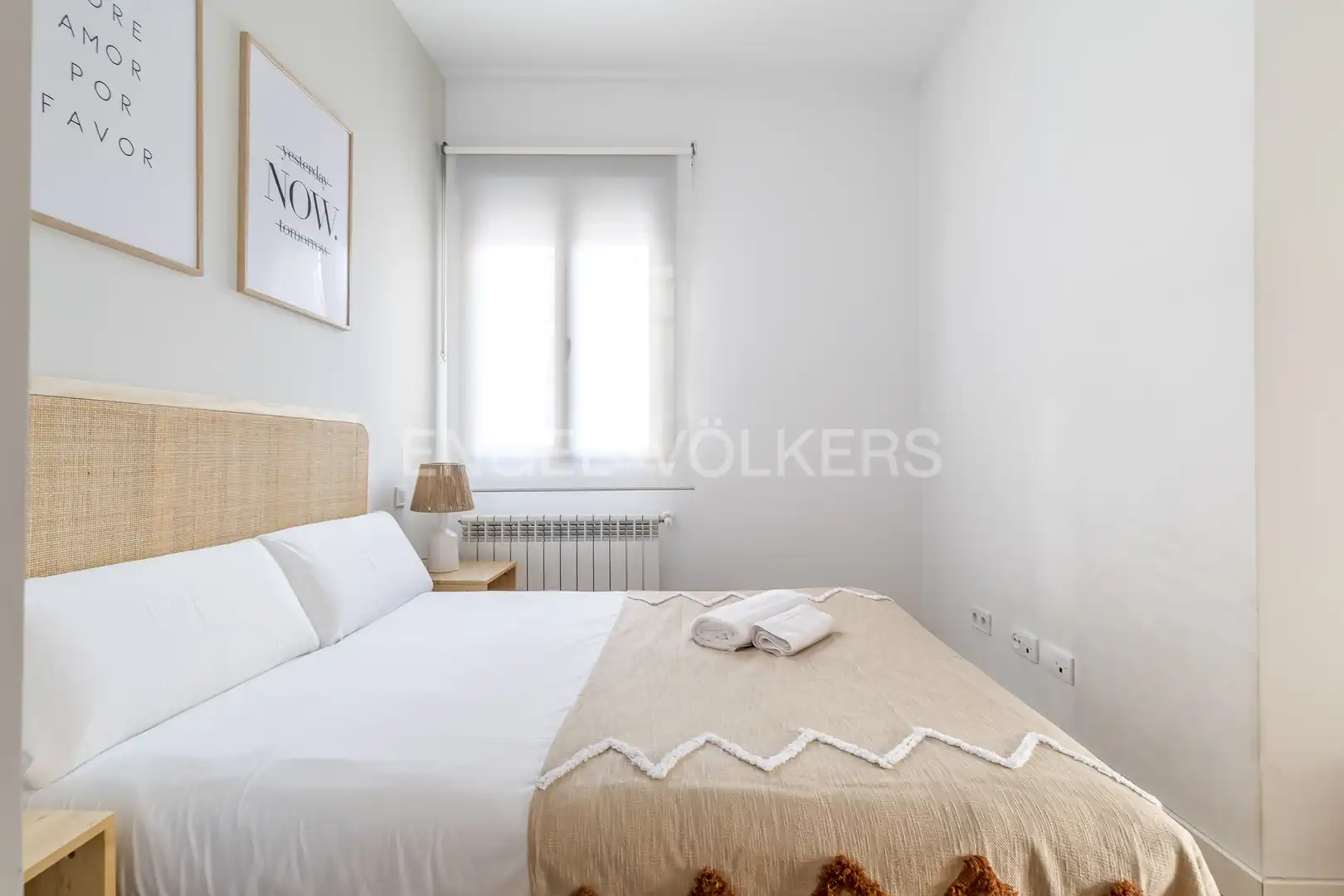 Dormitori de Apartament de lloguer en Madrid amb Aire condicionat, Calefacció i Moblat