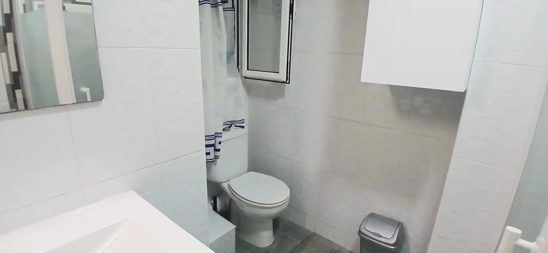 Bany de Pis de lloguer en Almería amb Aire condicionat, Terrassa i Moblat