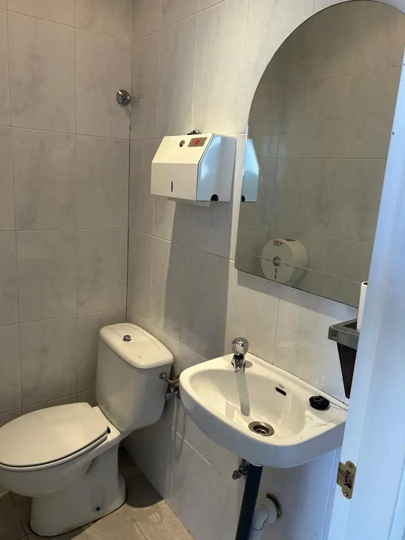 Badezimmer von Geschaftsraum zur Miete in Brunete mit Klimaanlage