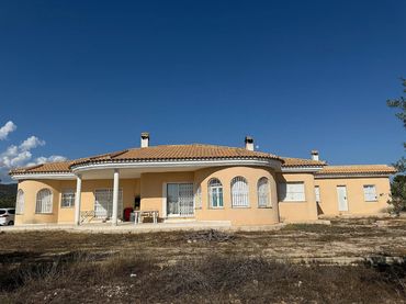 Detached house for sale in Onil