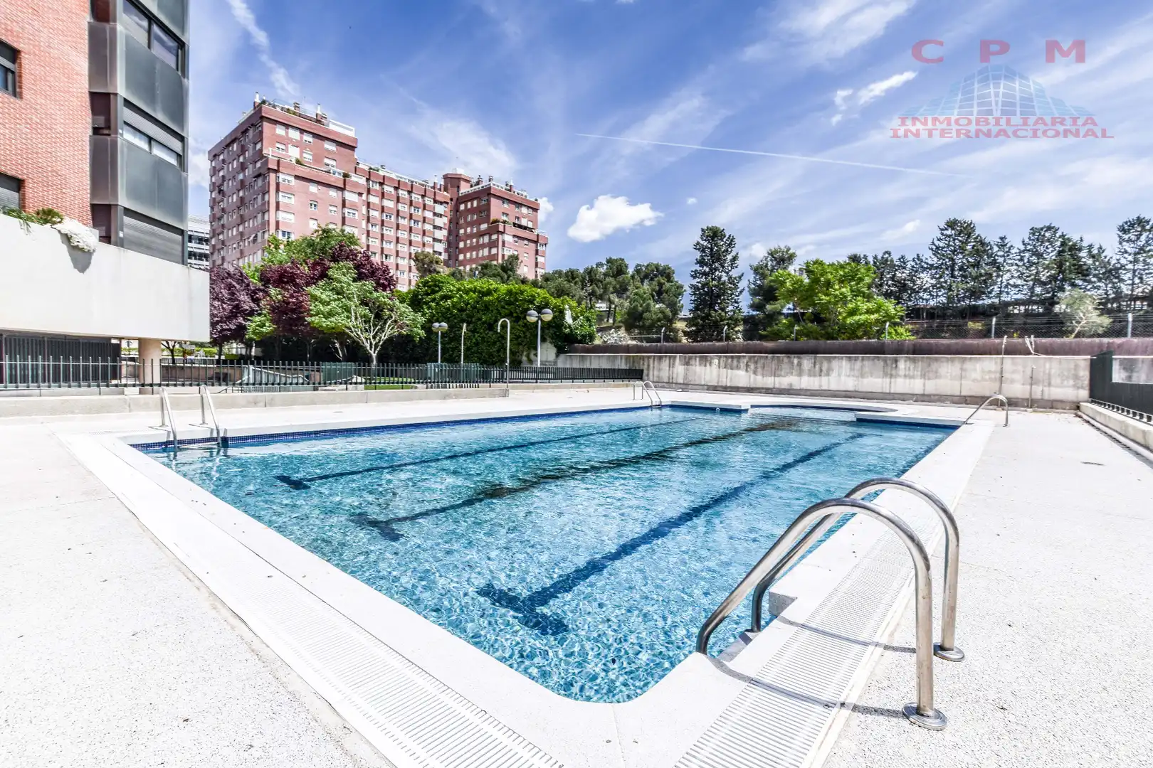 Piscina de Pis de lloguer en Madrid amb Aire condicionat, Calefacció i Forn