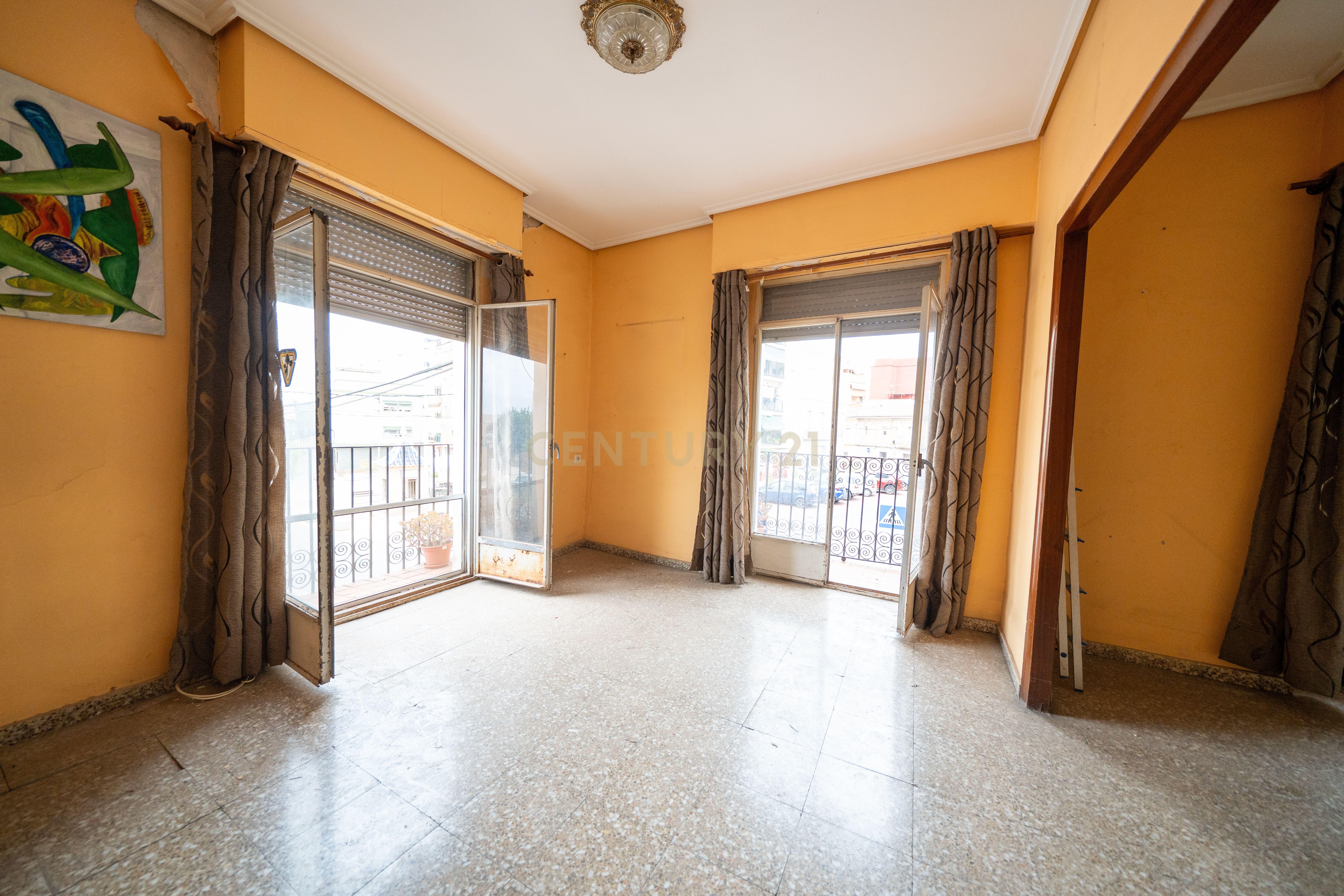 Building for sale in Plaça dels Furs, Burjassot, Spain, El Castell