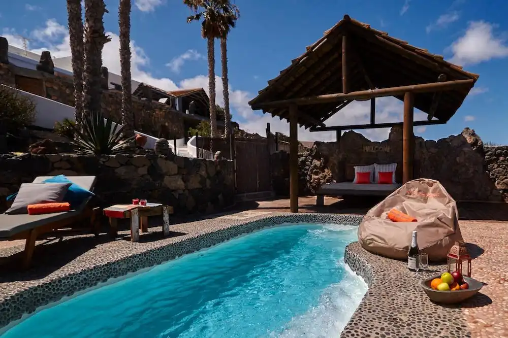 Piscina de Casa o xalet en venda en Haría amb Jardí privat, Terrassa i Moblat