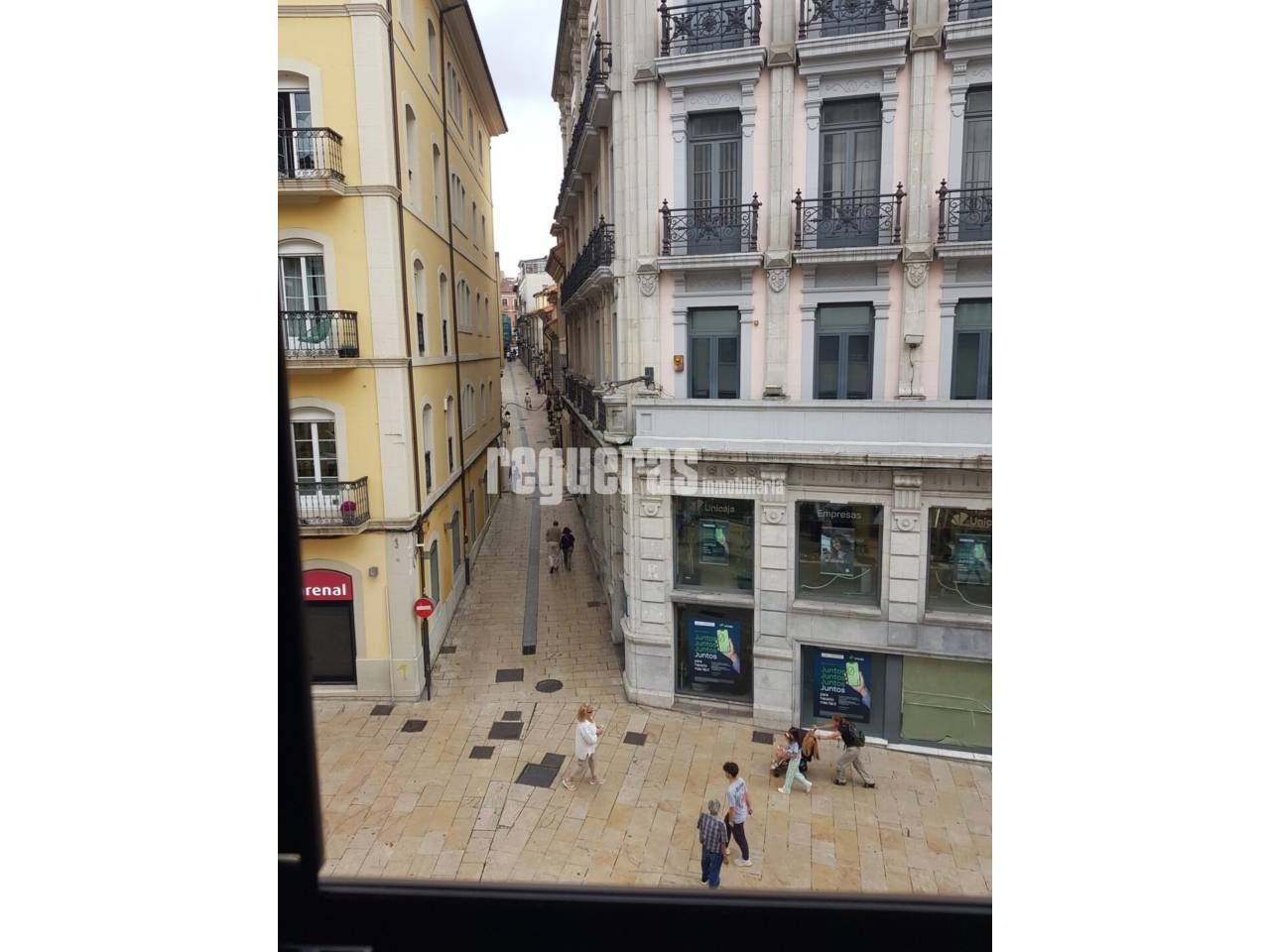 Vista exterior de Oficina en venda en Avilés amb Calefacció