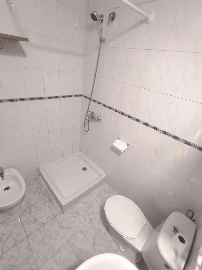 Badezimmer von Wohnungen zum Verkauf in Lloret de Mar mit Klimaanlage, Heizung und Terrasse