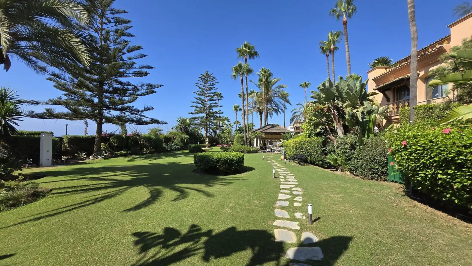 Planta baja en venta en Puerto Banús