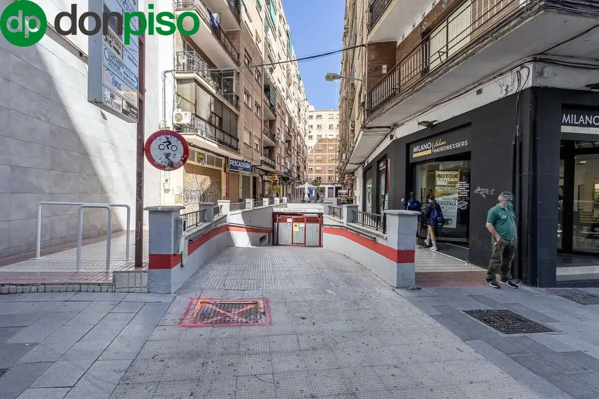 Exterior view of Flat for sale in Granada  with Air Conditioner, Heating and Terrace