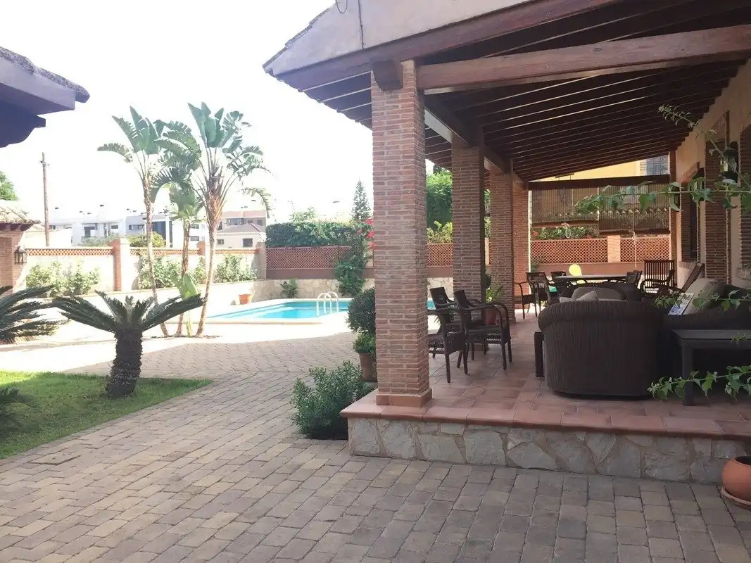 Terrassa de Casa o xalet en venda en Elche / Elx amb Jardí privat, Terrassa i Piscina