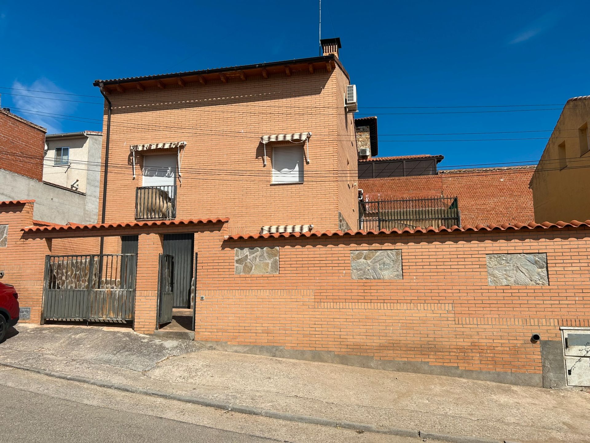 Vista exterior de Casa o xalet en venda en Nombela amb Aire condicionat, Calefacció i Moblat