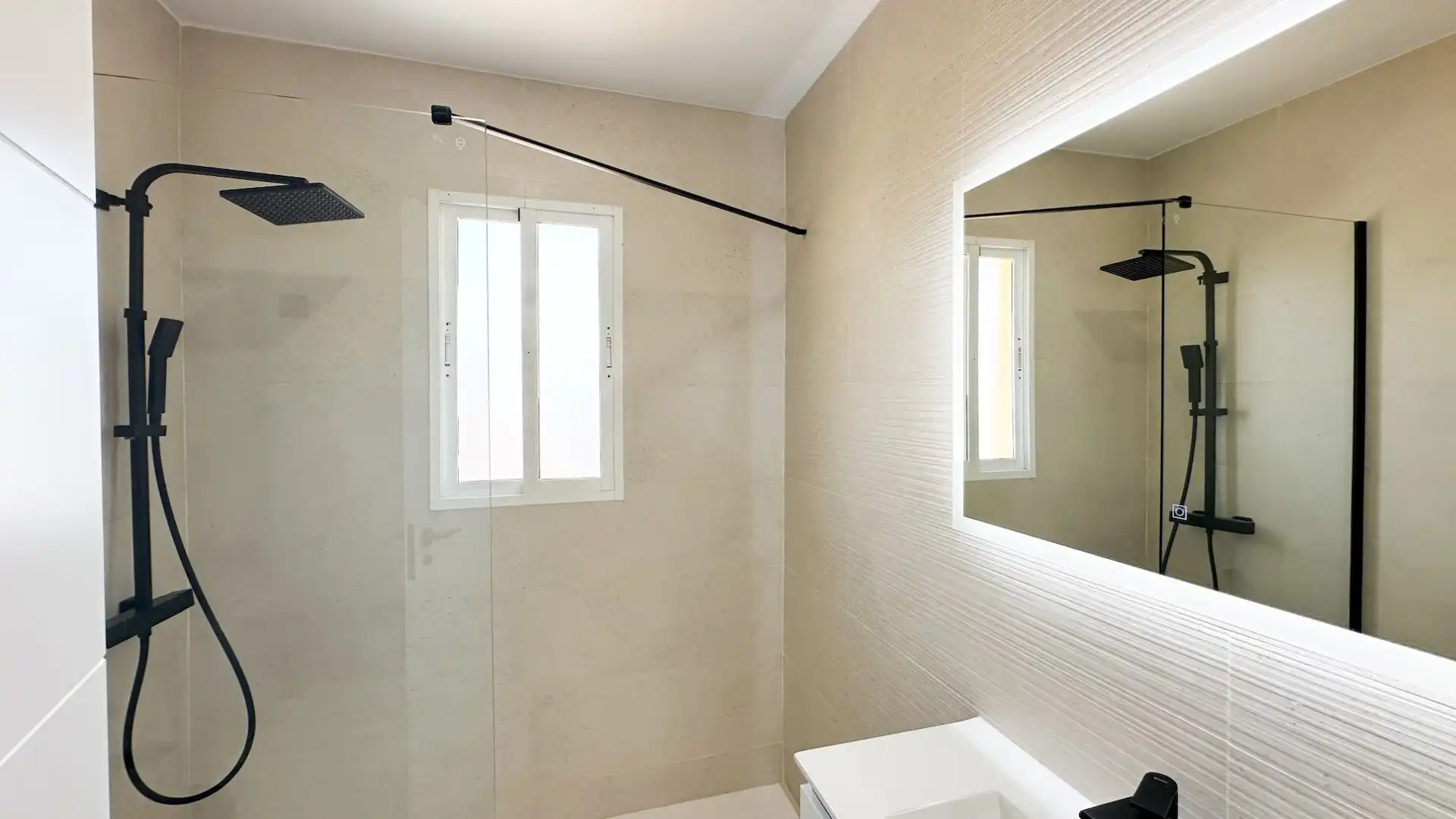 Baño de Finca rústica en venta en Orihuela con Jardín privado, Terraza y Amueblado