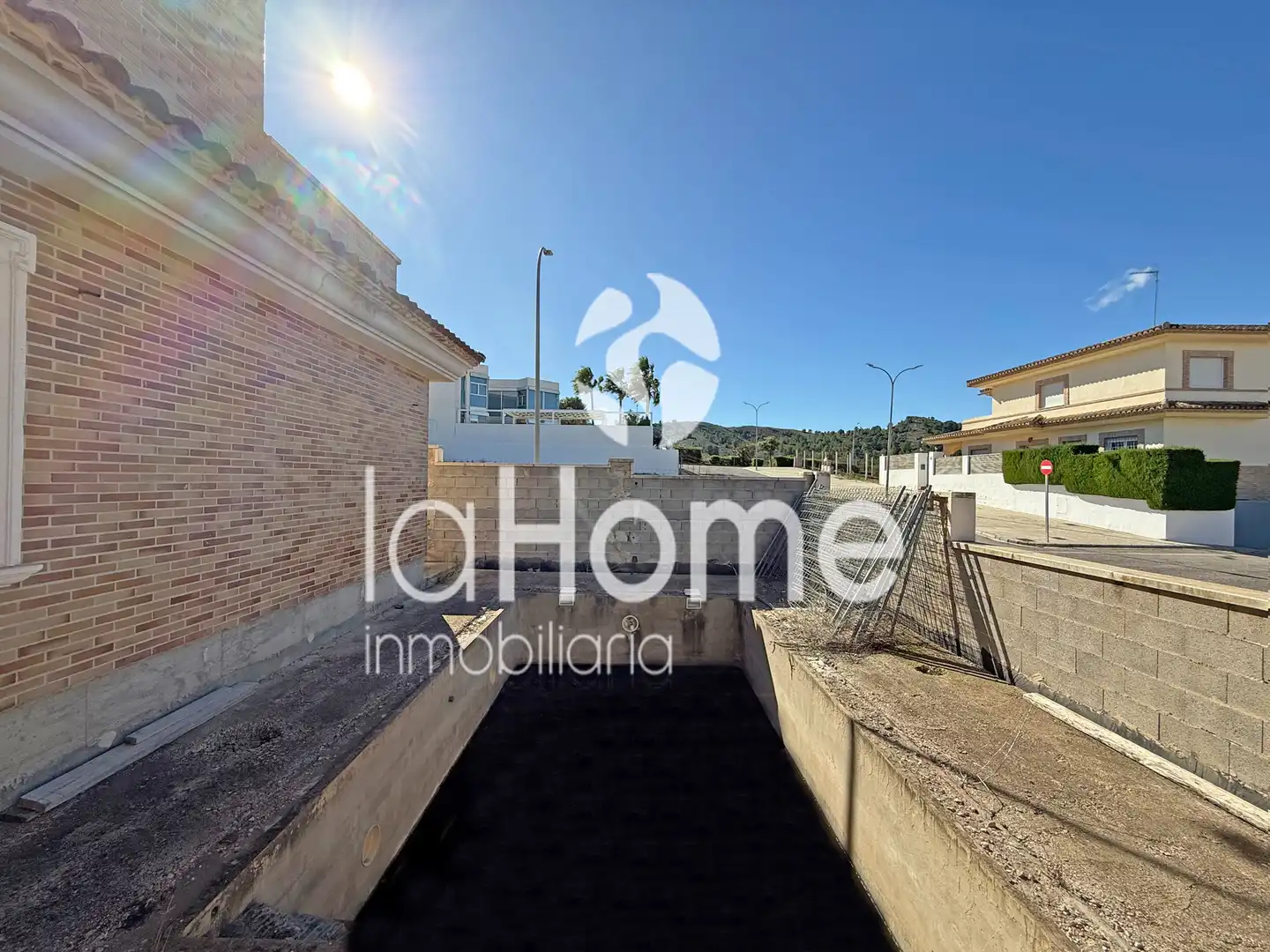 Vista exterior de Casa o xalet en venda en Riba-roja de Túria amb Terrassa, Piscina i Balcó