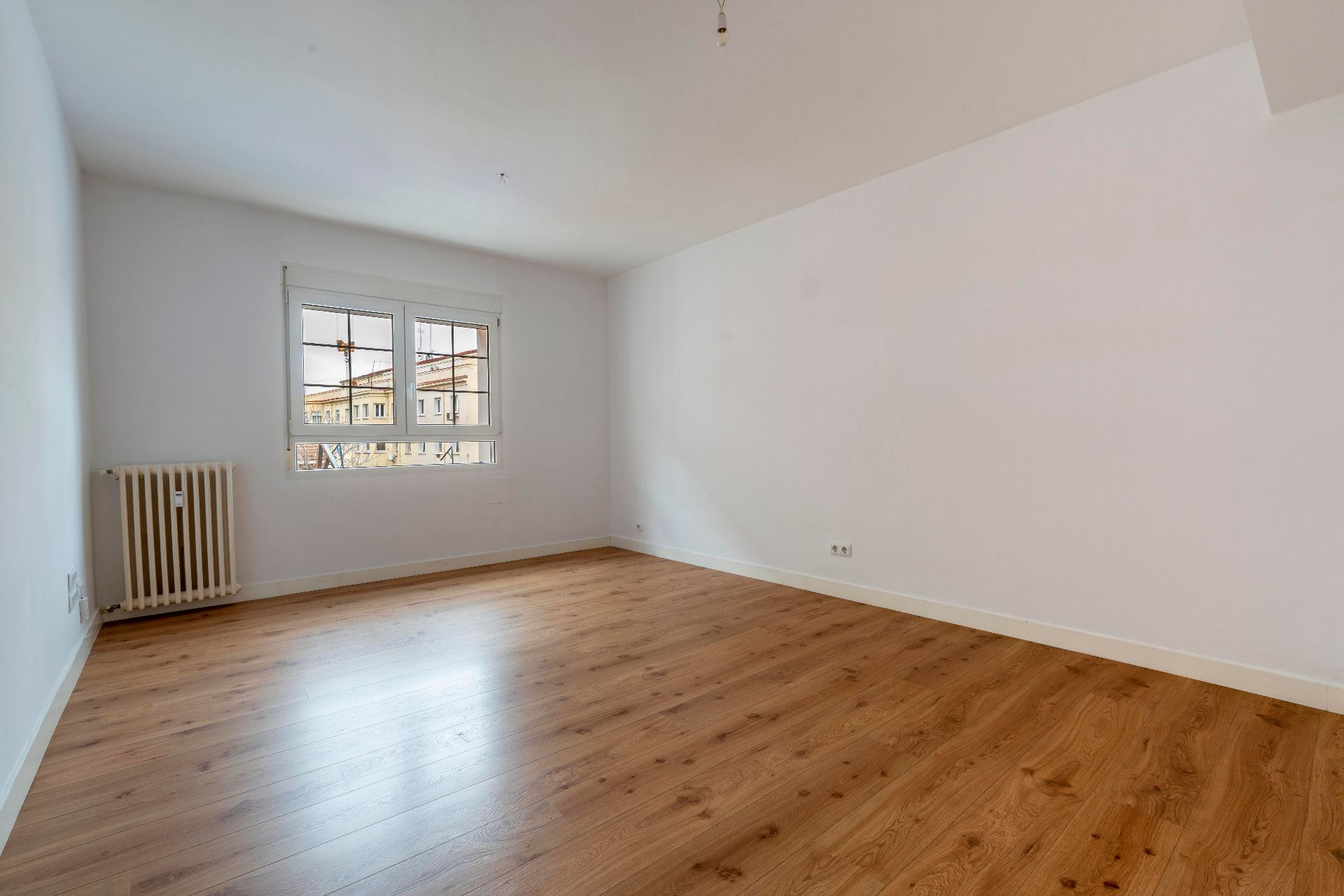 Bedroom of Flat to rent in  Madrid Capital  with Air Conditioner, Heating and Parquet flooring