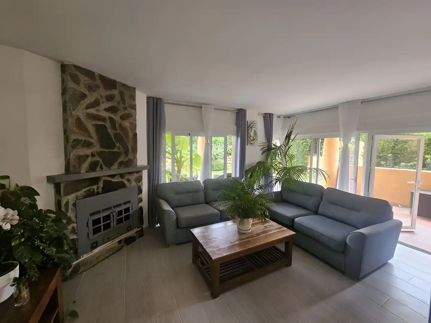 Sala d'estar de Apartament en venda en Mijas amb Aire condicionat, Terrassa i Traster