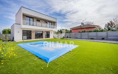 Schwimmbecken von Haus oder Chalet zum verkauf in Valdetorres de Jarama mit Terrasse und Schwimmbad