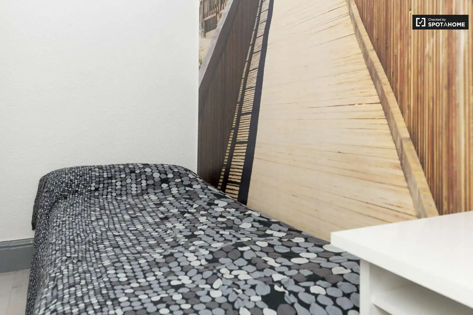 Dormitori de Pis per a compartir en  Granada Capital amb Aire condicionat, Calefacció i Terrassa