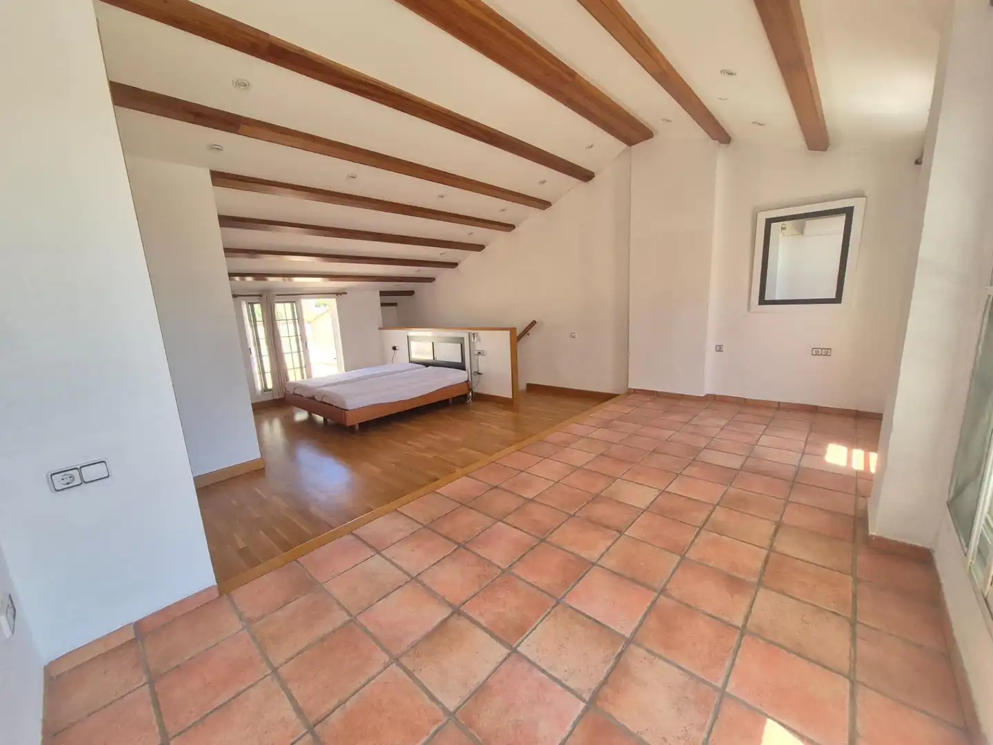 Casa adosada de alquiler en Manises con Aire acondicionado, Terraza y Amueblado