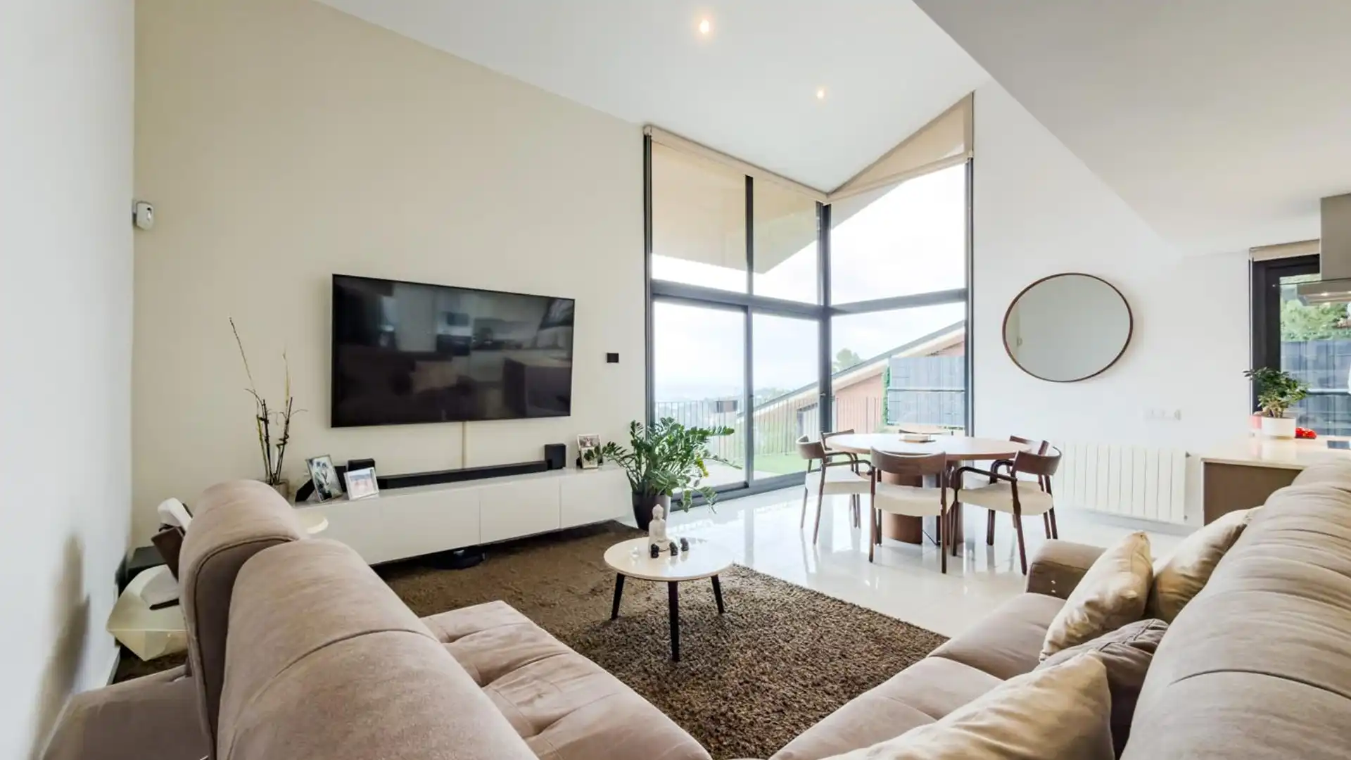 Sala de estar de Casa o chalet en venta en Corbera de Llobregat con Aire acondicionado, Calefacción y Jardín privado