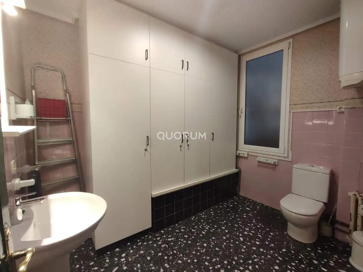 Badezimmer von Büro zur Miete in Bilbao  mit Heizung