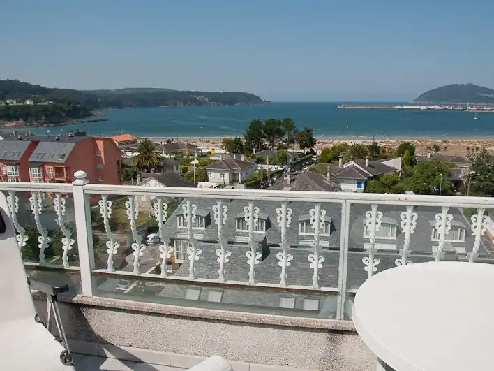 Wohnung zur Miete in Viveiro mit Heizung, Parkett und Terrasse
