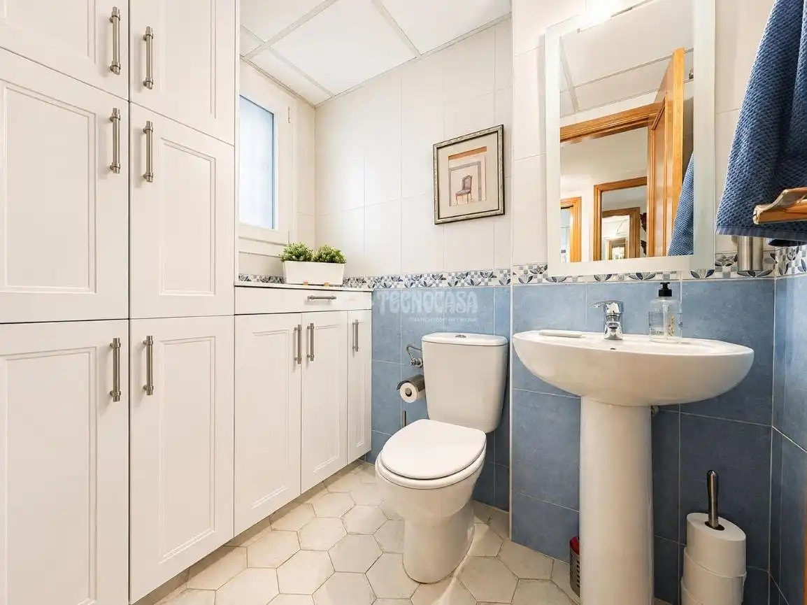 Baño de Piso en venta en Alcalá de Henares con Aire acondicionado, Calefacción y Terraza