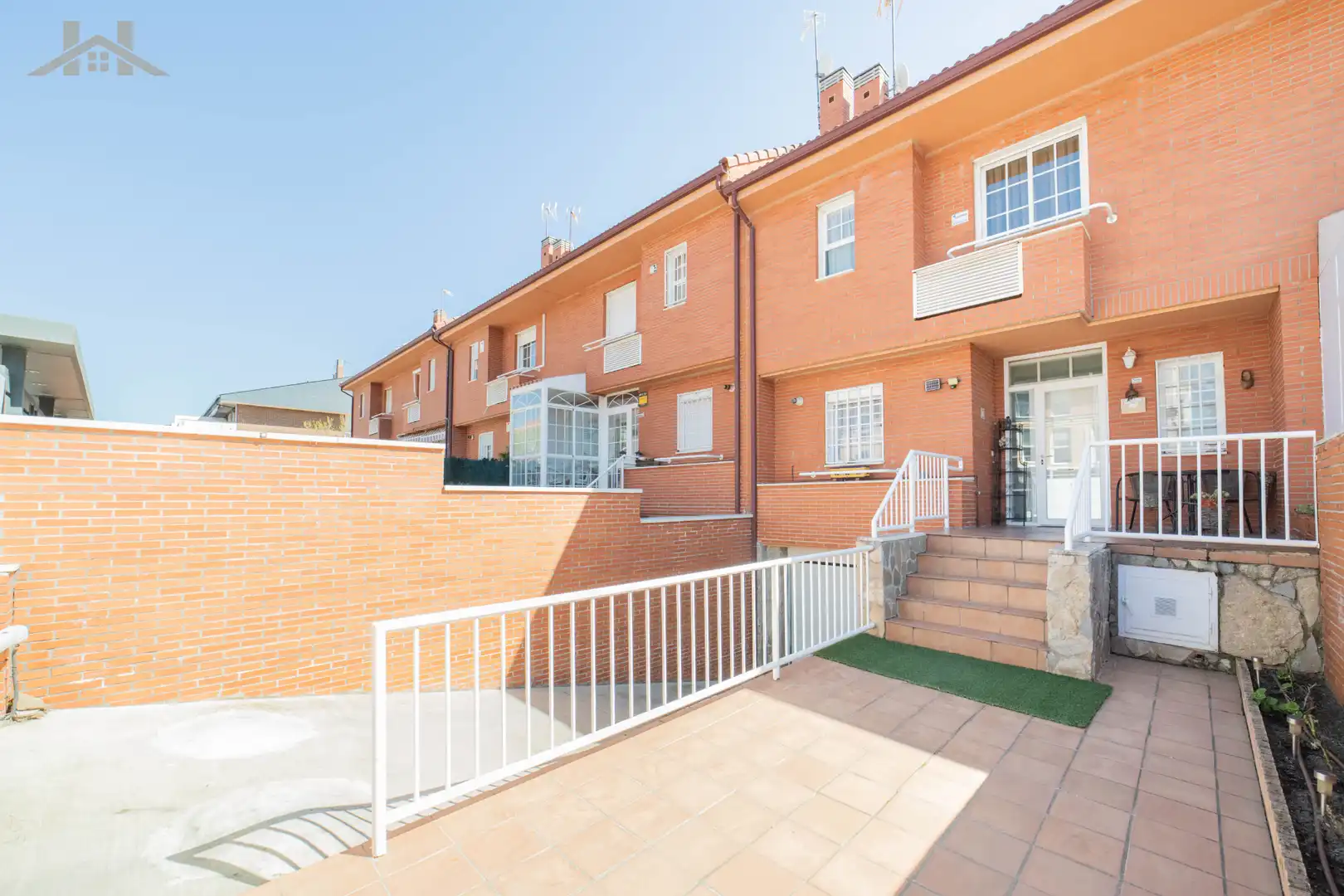 Exterior view of Houses for sale in Arroyomolinos (Madrid)  with Heating, Private garden and Furnished